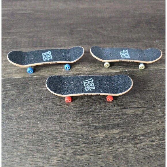 Set Of 3 - TECH DECK PRIMITIVE SKATEBOARDING SERIES  Tucker, Rodriguez, Riberio - Picture 1 of 6